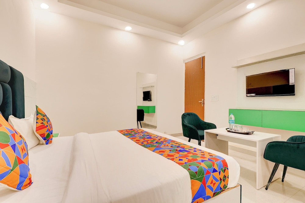 Fabhotel Paradise Palace