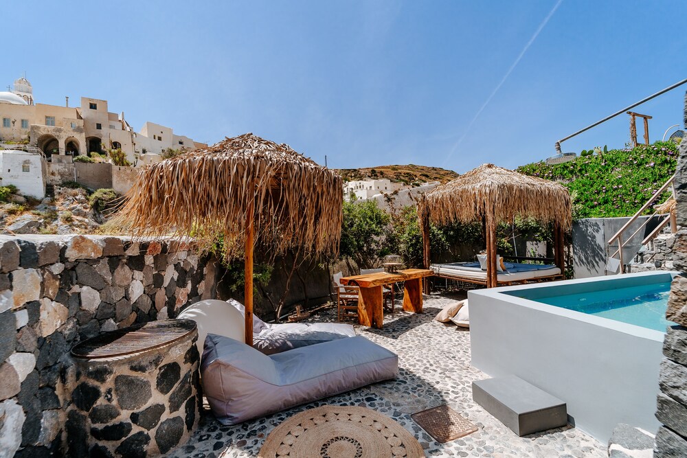 Rock Villas - Emporio | Pool, Jacuzzi, Castle View