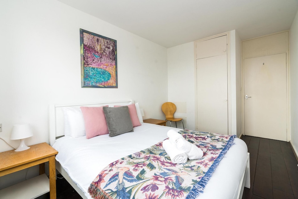 A Skyhigh Stay for 2 in Vauxhall London