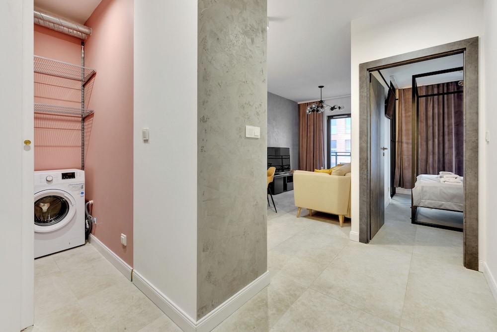 Aura III & Parking by Downtown Apartments