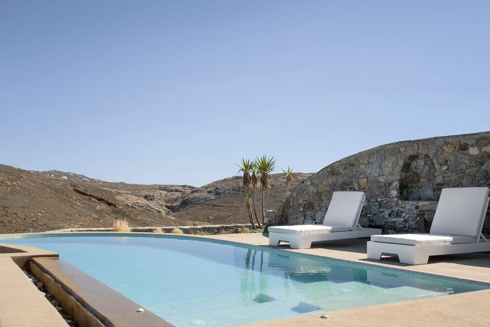 Mykonist Merchia Beach Villas & Suites