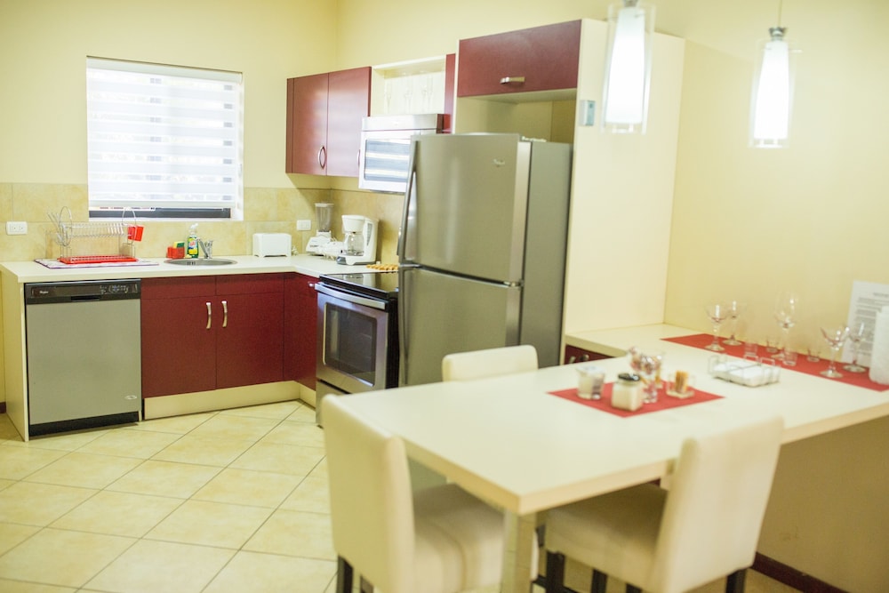 Gold Coast Luxurious and Stylish Condo