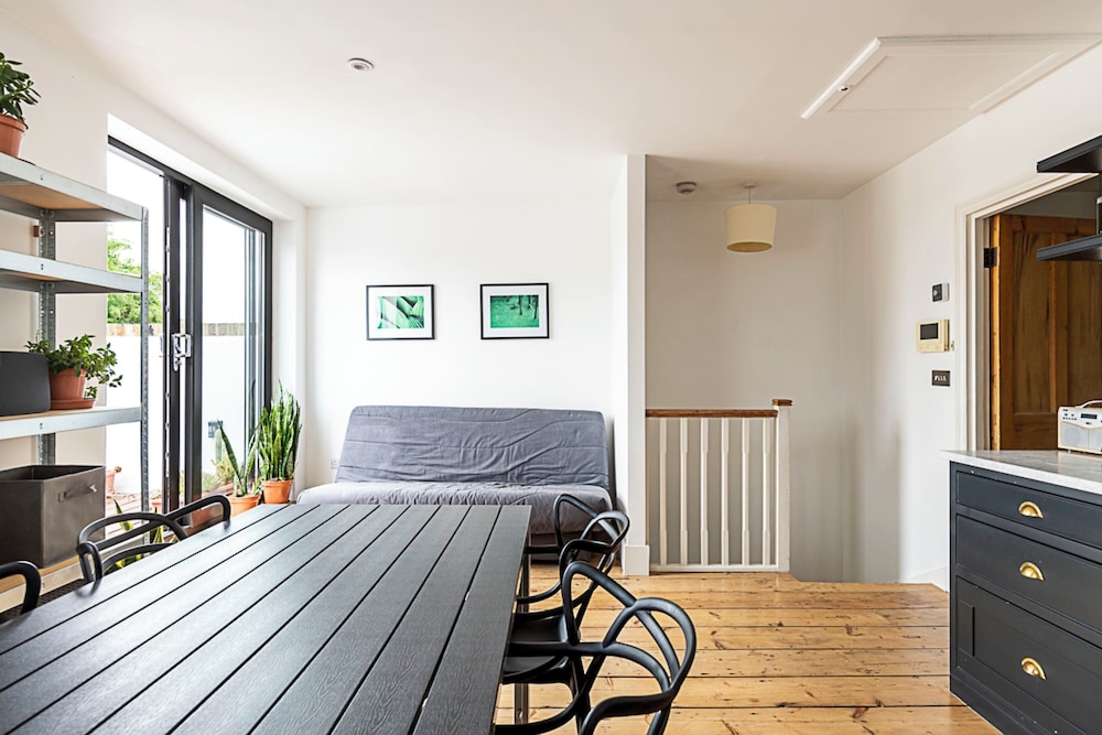 Stylish Chiswick Apartment With a Private Terrace