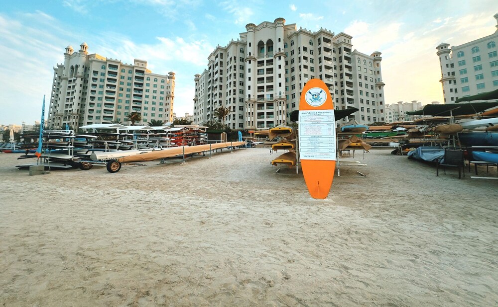 Amazing 1BR at the Palm w Beach Pool Access