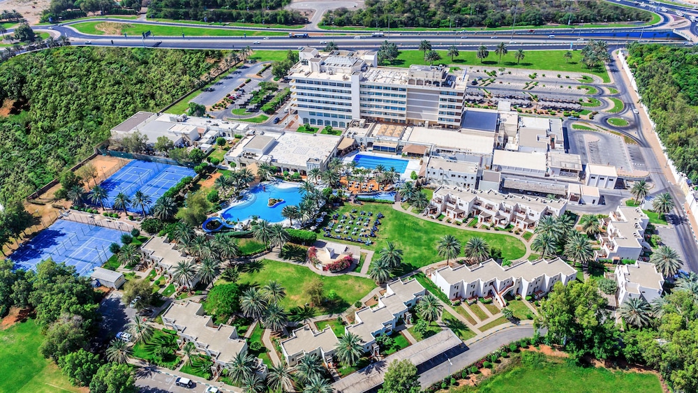 Hotel Radisson Blu Hotel & Resort, Al Ain - Image 1