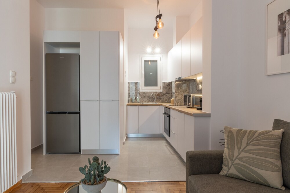 Fresh 2 Bdrm Apt in Koukaki