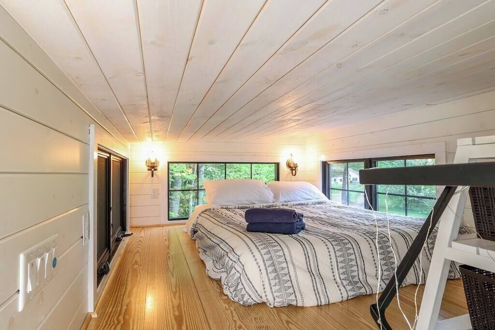 Hidden Retreat 4-homes 134 Acres