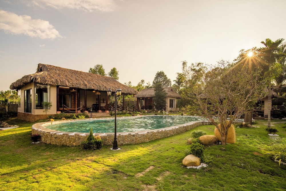 Lá Retreat