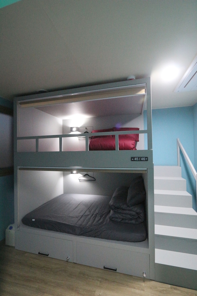 Midtown Hostel