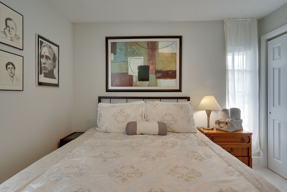 Walk to Redington Beach: Renovated Duplex w/ Patio