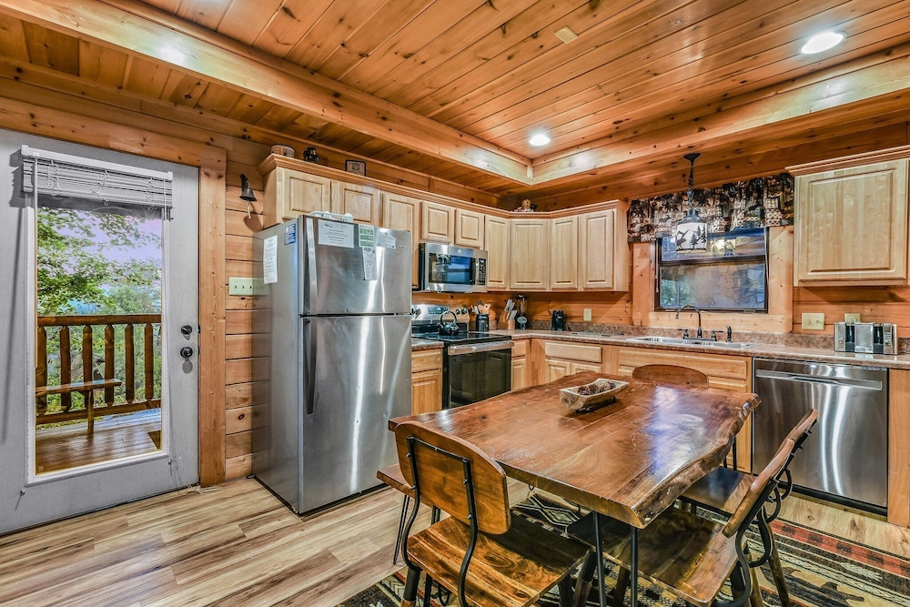 The Smoky Pines 2 Bedroom Cabin