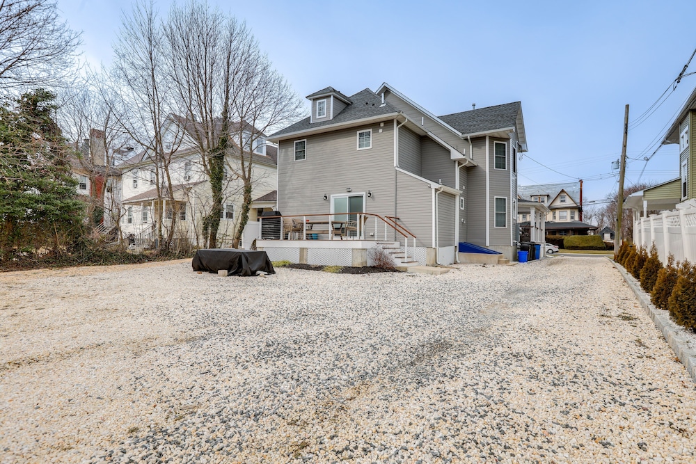 Long Branch Getaway - Walk to Beaches & Dining!