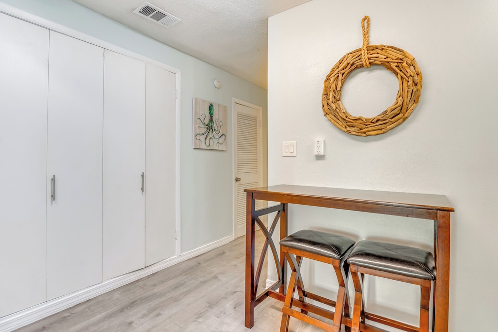 Walk to Beach: Resort Retreat w/ Balcony in Destin