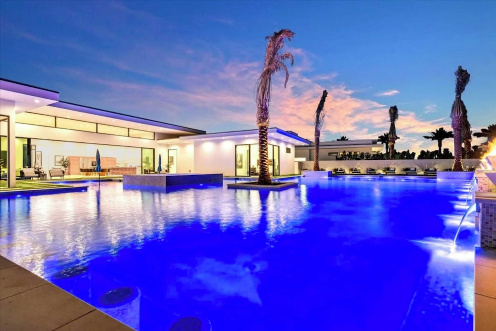 Sleeps 28 2 Luxe Villas w/ Pickleball Court Bravo Villas Dorada by Avantstay