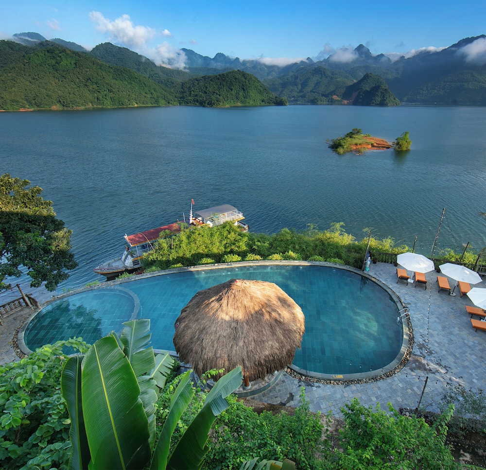Mai Chau Hideaway Lake Resort 14