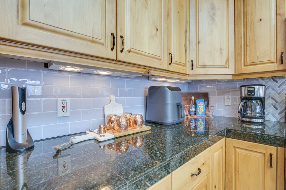 Winter Park Condo w/ Balcony & Mtn Views!