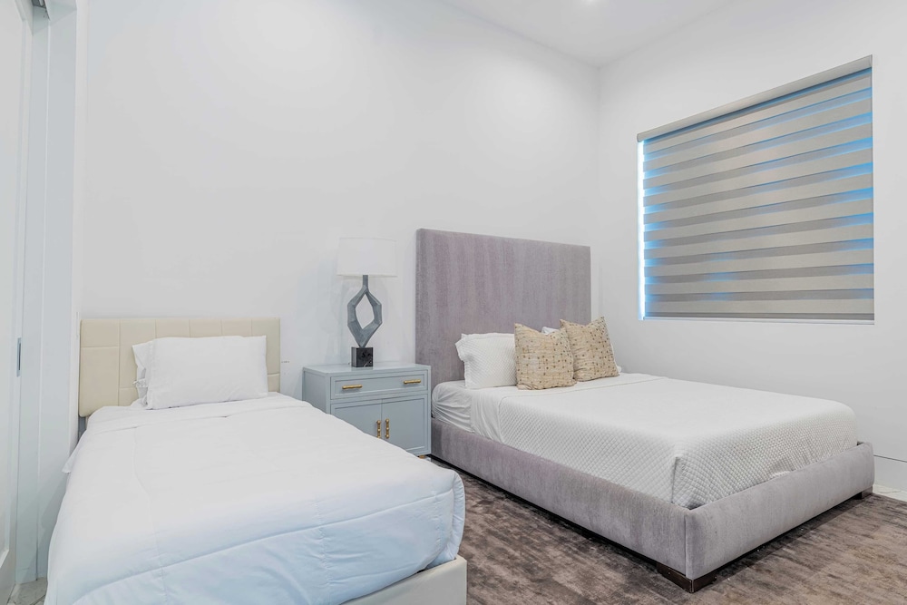 Sleeps 28 2 Luxe Villas w/ Pickleball Court Bravo Villas Dorada by Avantstay