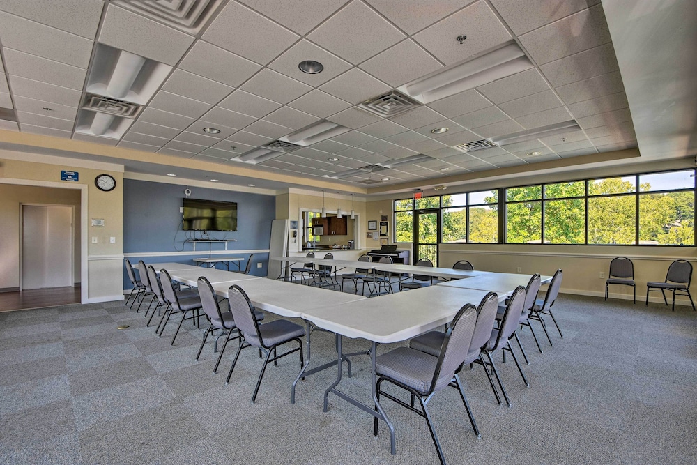 Clemson Game Retreat: Lakefront Keowee Key Condo