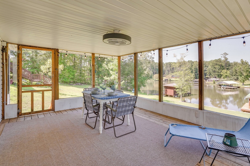 Fish, Swim & More: Quiet Retreat on Lake Sinclair!