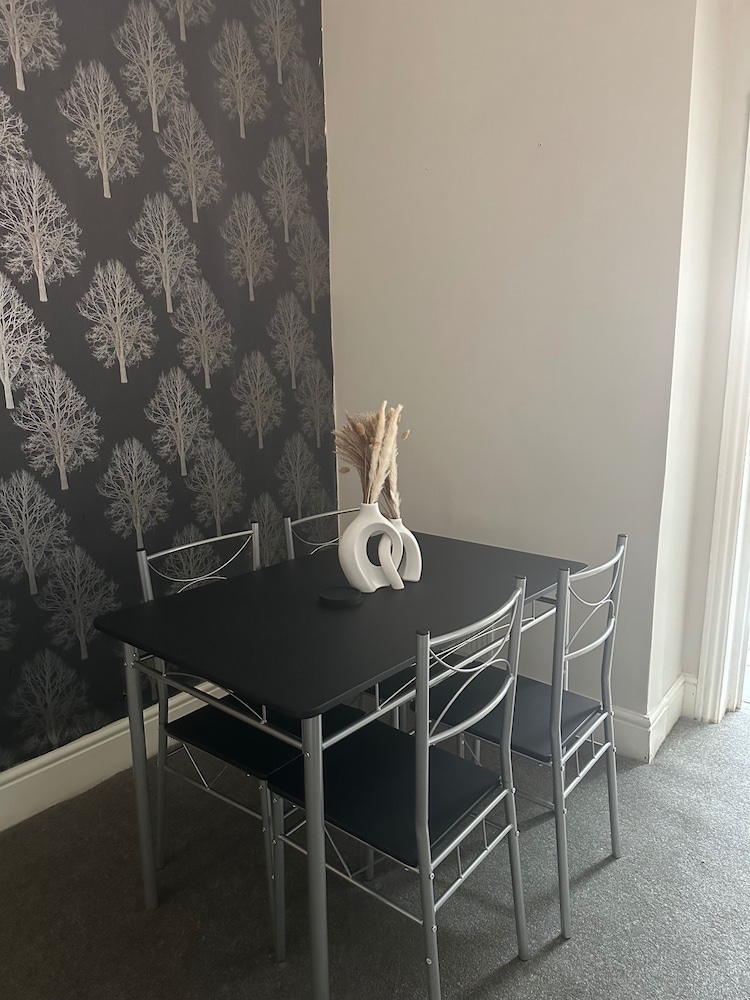 Cosy 4-bed - Sleeps 7, Garden & Pet-friendly