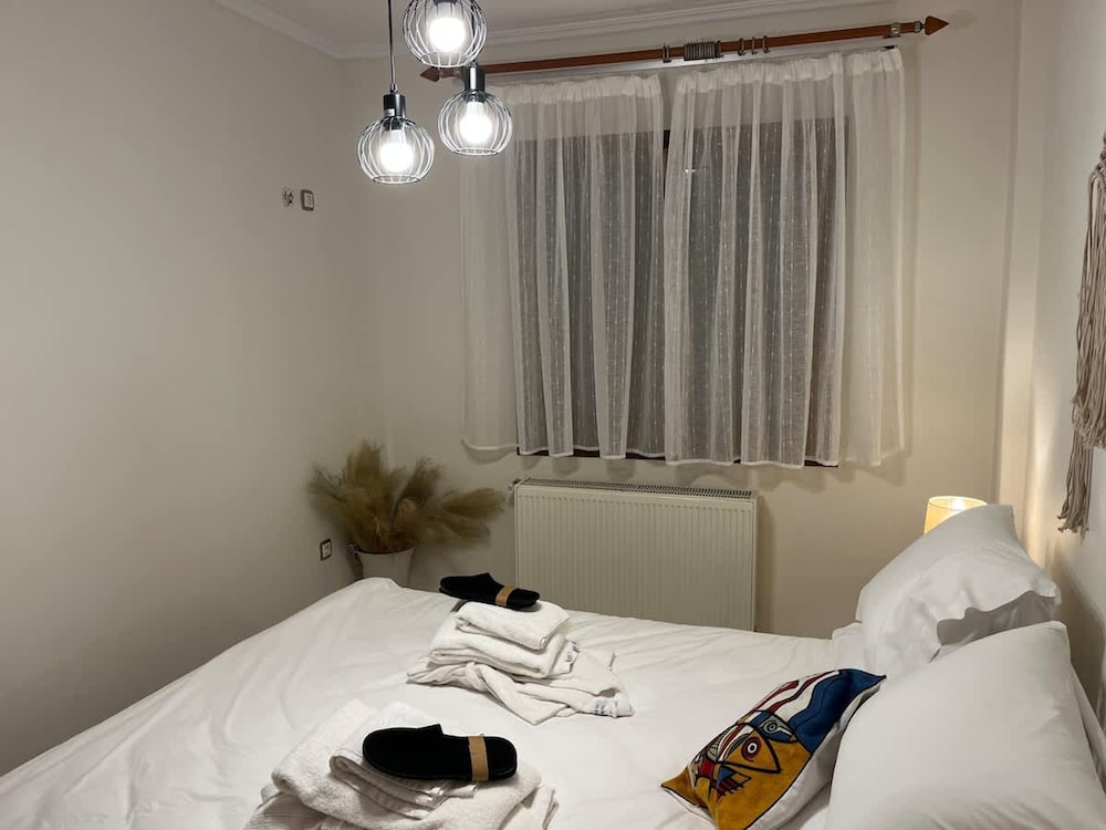 Cozy Apartment in Old Town Ano Polis