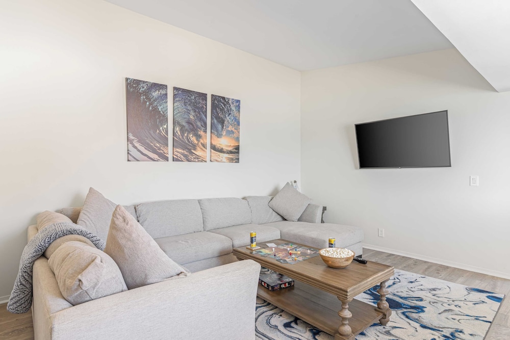Big Rock Beach Retreat With Oceanfront Balconies, Direct Beach Access & Sweeping Sunset Views Pacific Coast Outlook by Avantstay