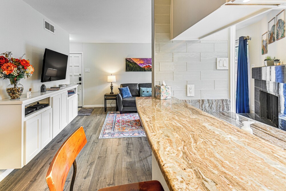 Cozy 2-story Condo Near Galleria in North Dallas!