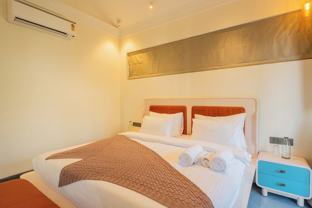 ELIVAAS Laguna Camellia | Luxe 4 BHK Villa Near Popular Beaches with Private Pool