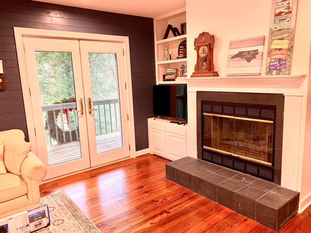 5 BR House- Mt Mitchell Golf Course on the River