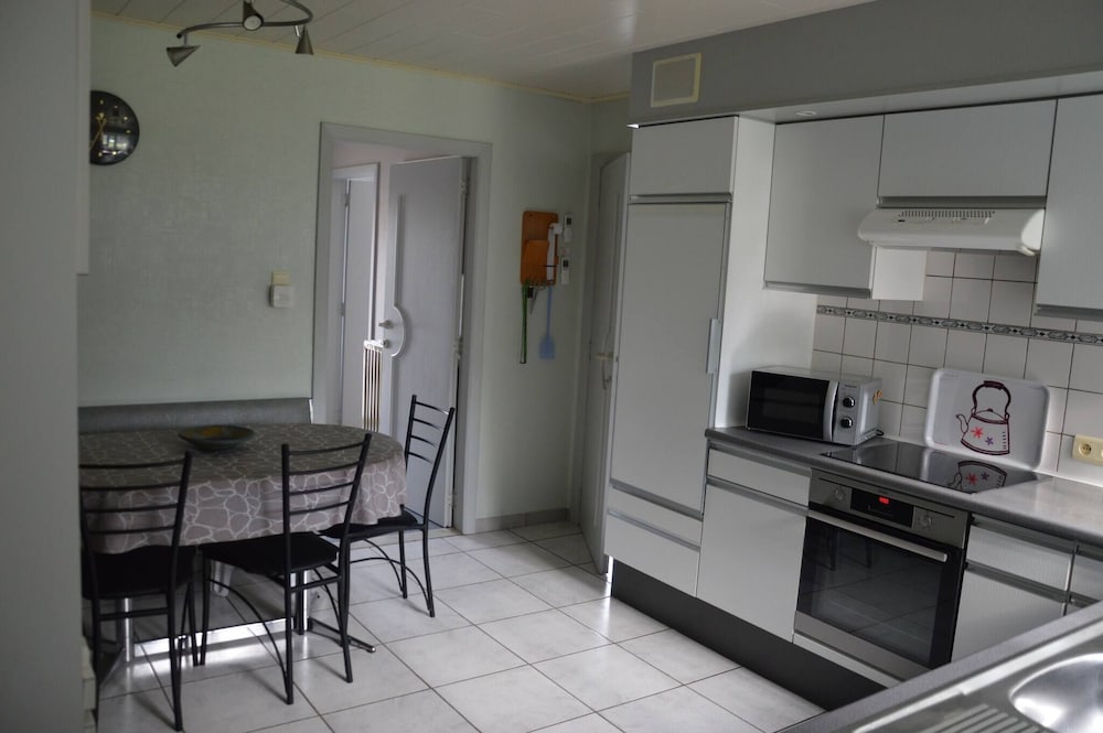 Charming Belgian Getaway, Vakantiewoning in Oudsbergen - 3 Bedrooms & Garden