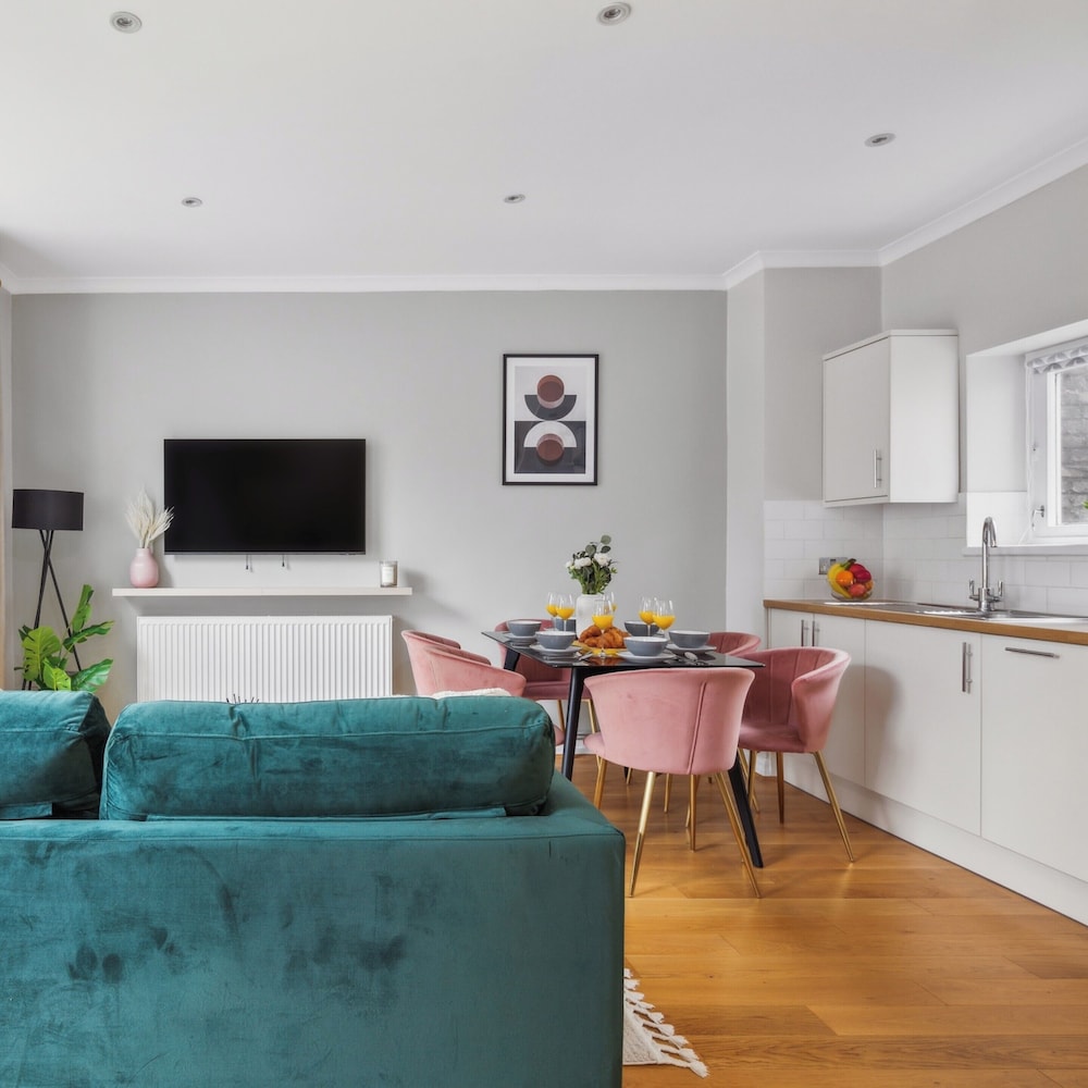 Westminster Charm - 2BR with Style