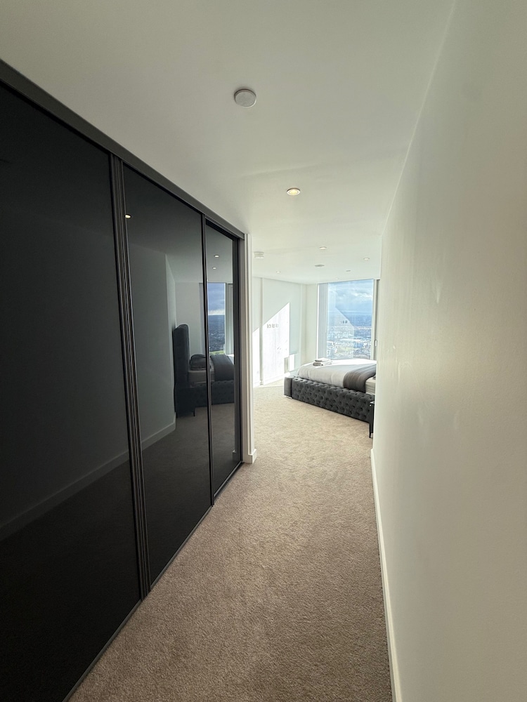 Apt Sleeps 6 With Two Bathrooms