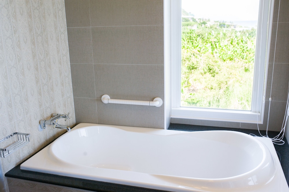 White Spray B&B