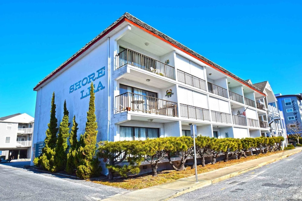 Shore Lea 102 1 Br condo by RedAwning