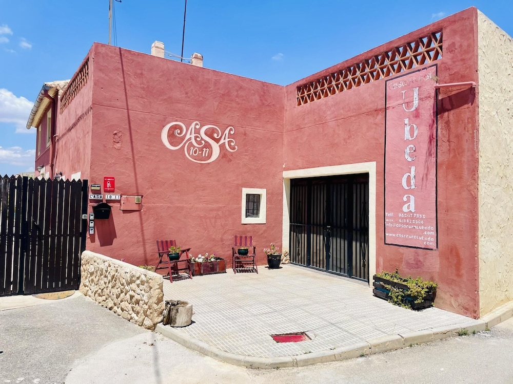 Pinoso/ubeda House With 6 Bedrooms