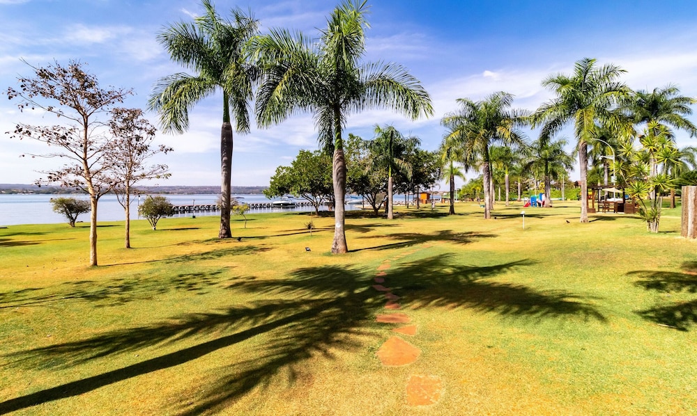Apt With Balcony in a Condo With Pool - Clr0211