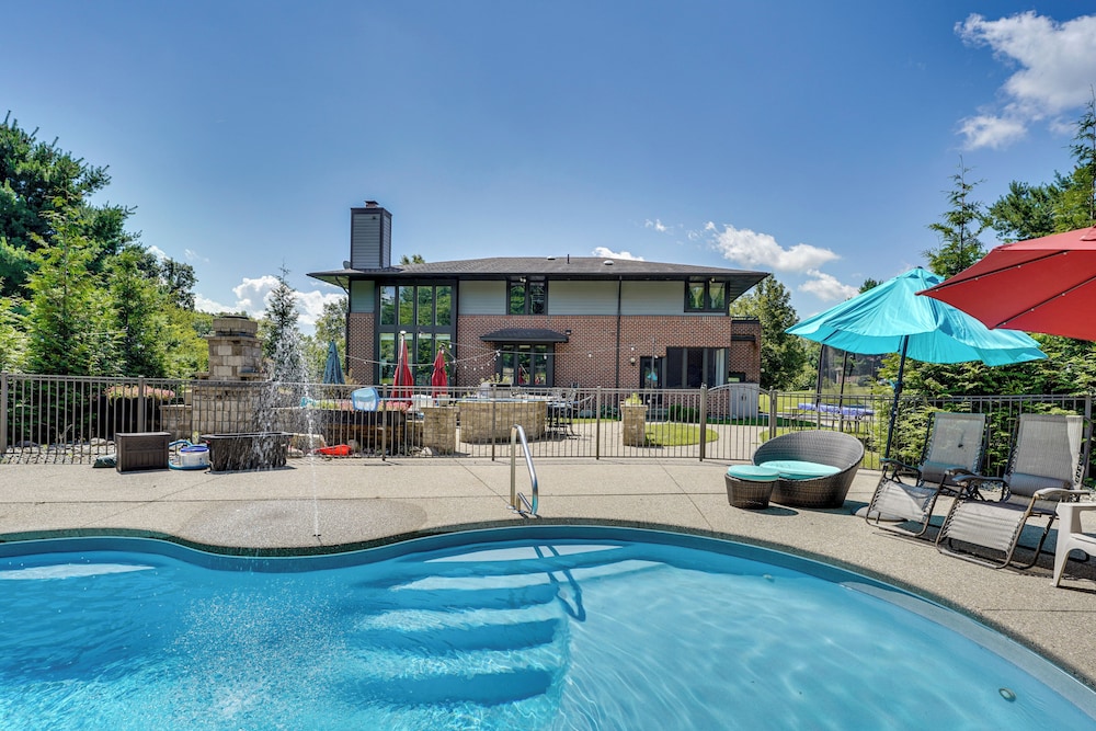 Spacious Family Getaway: 8 Mi to Main St Ann Arbor