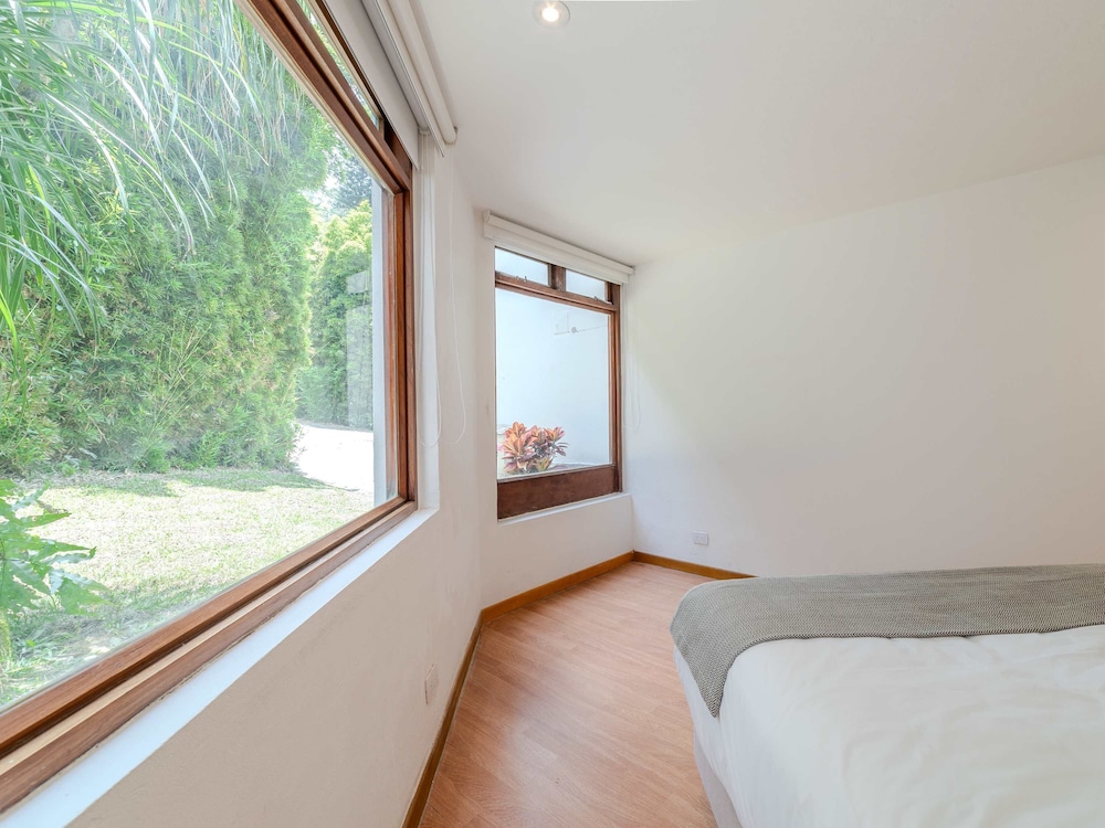 w Incredible 5BR House w Jacuzzi in El Poblado