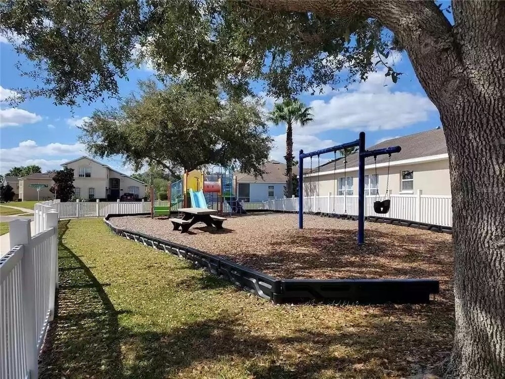 HL740BD 4 Bedroom Villa in Hampton Lakes 4 Home