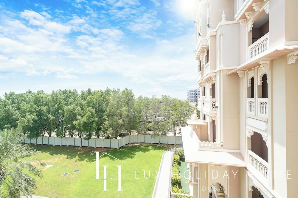 LUX The Grandeur Palm Garden View Suite