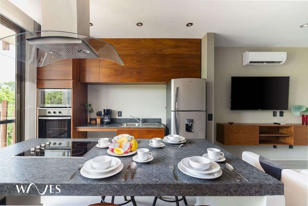 Luminous 2 BR With Roof Pool Close to Hotel Zone by Waves Management