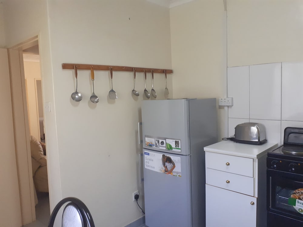 Cottage Sleeps 4 With Pool view 5