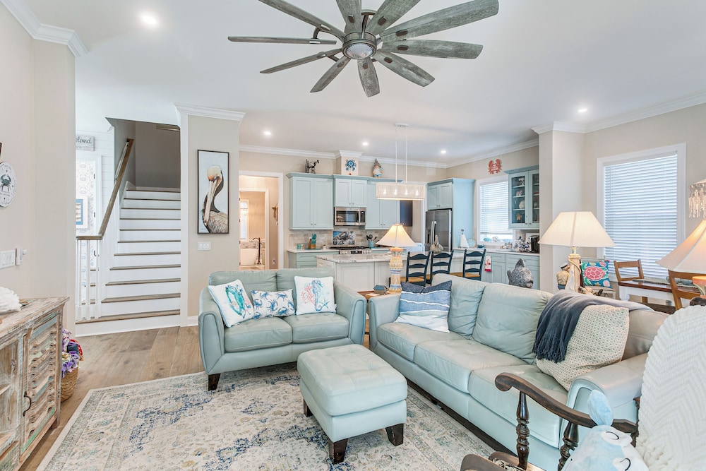 Walk to Public Beach: Hideaway in St Simons Island