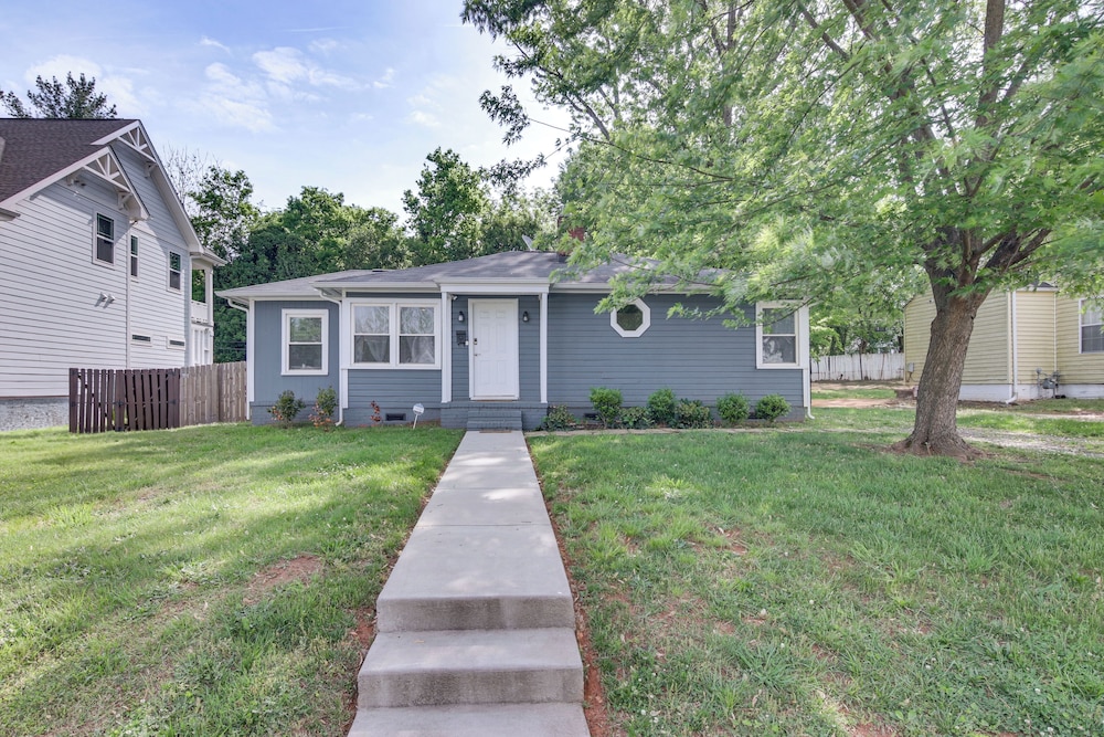 < 2 Mi to Uptown Charlotte: Home w/ Large Yard!