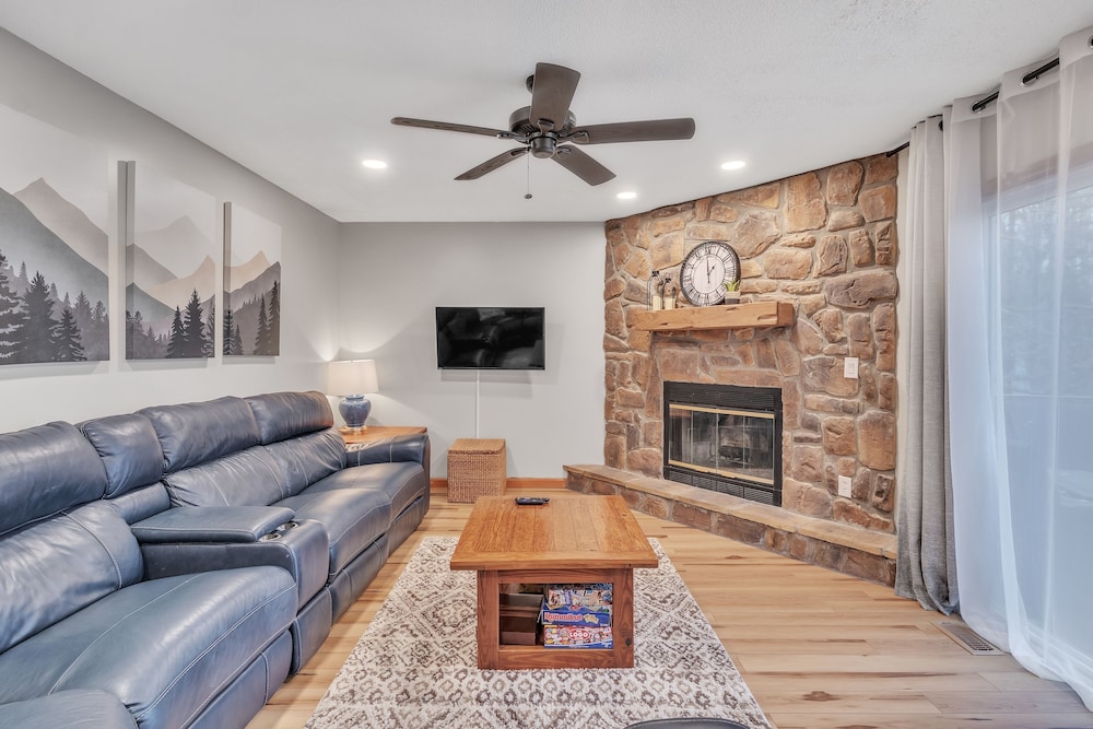 Deerfield Hideaway At Old Smokey 5 Bedroom Home