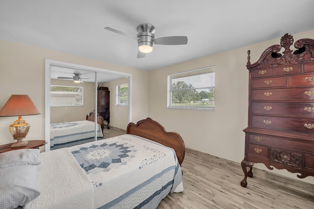 Elwood Park Gem: Spacious 3br Prime Location 3 Bedroom Home