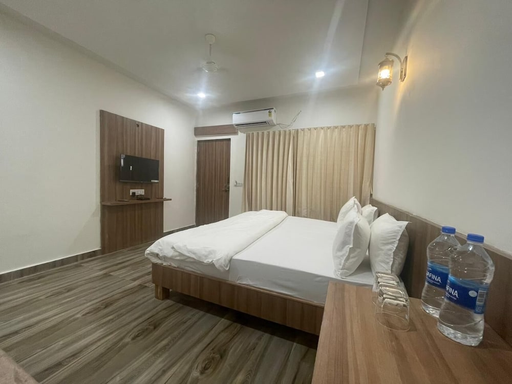 Gir Night Resort By Royal Collection view 3