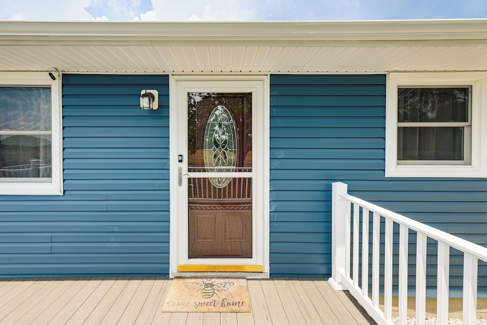 Getaway on 1/2 Acre w/ Deck in Georgetown