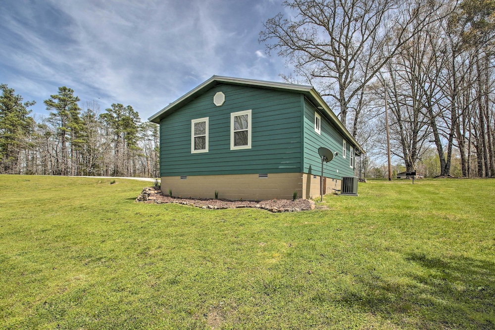 Cozy Hideaway Near Lake Ouachita & Hot Springs! view 5
