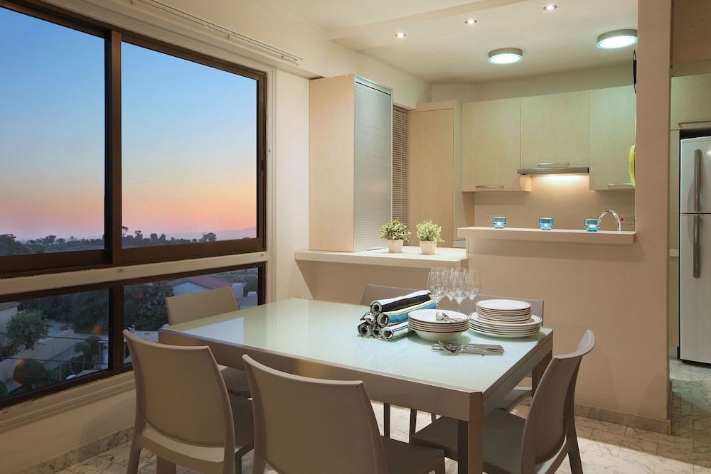 Mackenzie Beachfront Suite